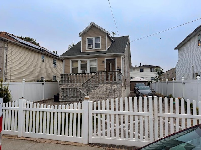 bungalow featuring a fenced front yard
