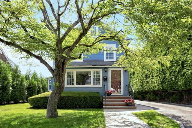 10 Cross St, Port Washington, NY 11050 - view of front of home featuring a front lawn