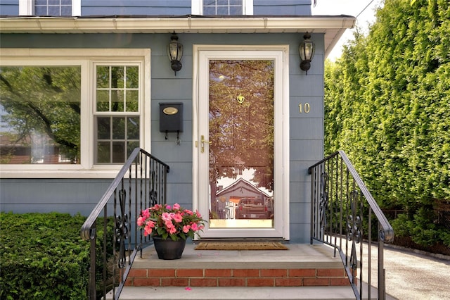 10 Cross St, Port Washington, NY 11050 - property entrance