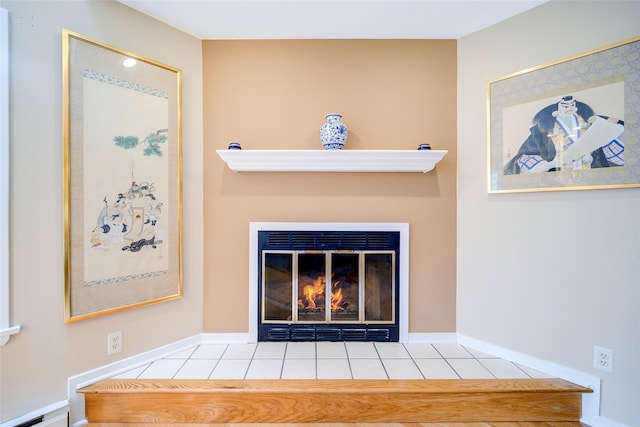 125 Fairways Cres, Carmel, NY 10512 - detailed view of a fireplace with flush hearth and baseboards