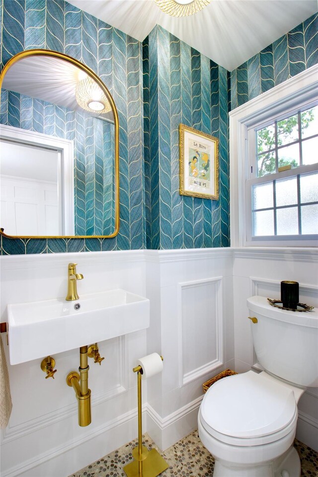 30 Prescott St, Garden City, NY 11530 - bathroom featuring wallpapered walls and a wainscoted wall