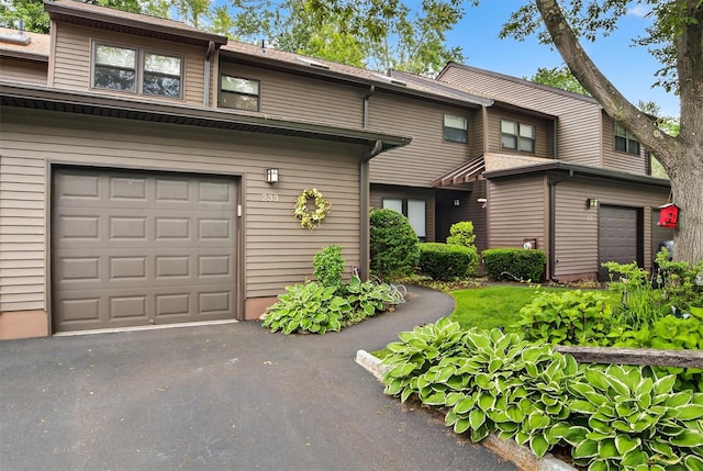 233 Woods Brooke Cir, Ossining, NY 10562 - view of front facade featuring driveway