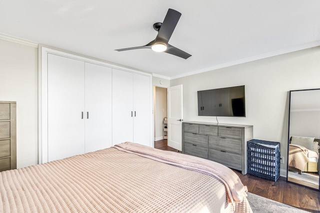 166-41 Powells Cove Blvd Unit 4B, Beechhurst, NY 11357 - bedroom featuring dark wood-style flooring, crown molding, a closet, and ceiling fan