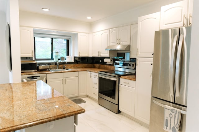 21 Canterbury Rd Unit 3, Great Neck, NY 11021 - kitchen with stainless steel appliances, under cabinet range hood, white cabinets, and recessed lighting