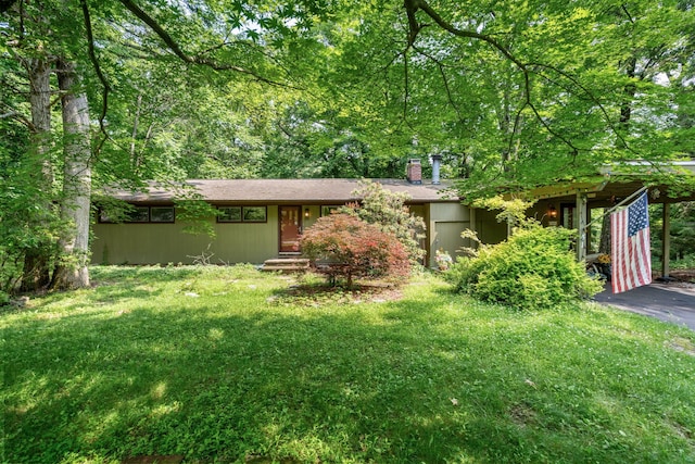 41 Colburn Dr, Poughkeepsie, NY 12603 - view of front of house featuring a front yard and driveway
