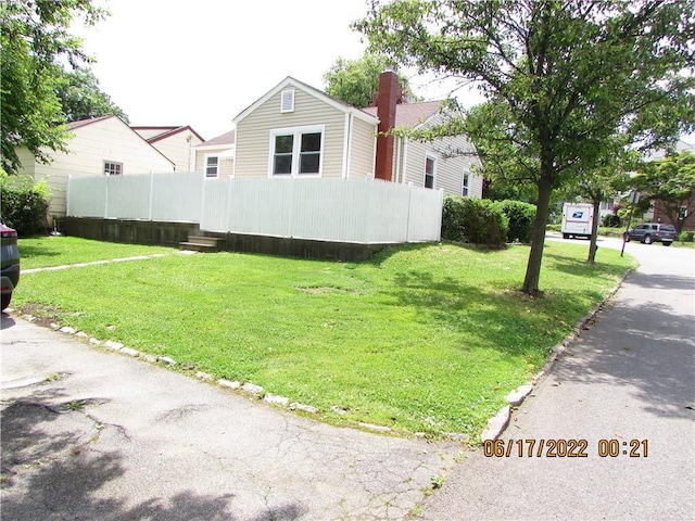 2 Leffingwell Pl, New Rochelle, NY 10801 - view of side of home