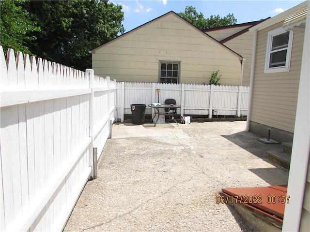 2 Leffingwell Pl, New Rochelle, NY 10801 - fenced backyard with a patio area
