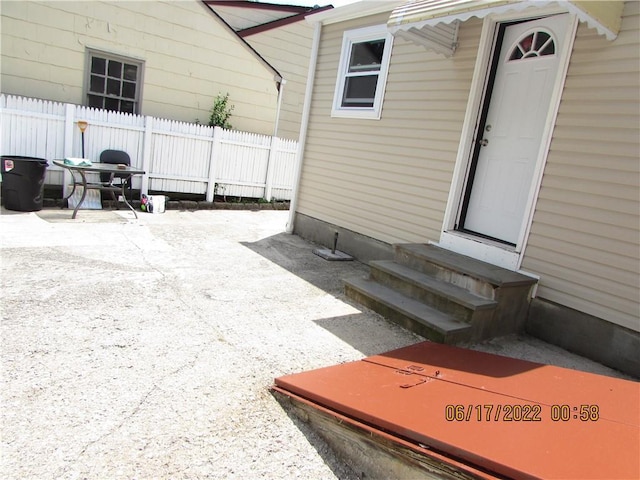 2 Leffingwell Pl, New Rochelle, NY 10801 - property entrance with a patio area