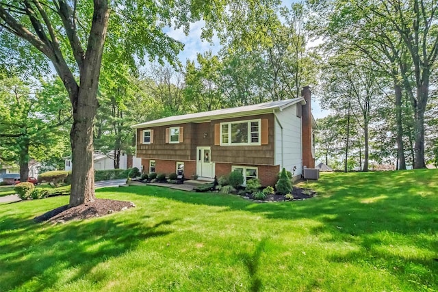17 Woodrum Dr, Stony Point, NY 10980 - bi-level home featuring a chimney, a front lawn, and brick siding