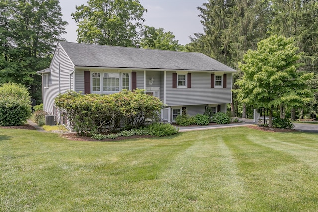 2 Valley View Cir, Warwick, NY 10990 - split foyer home featuring a front yard and roof with shingles