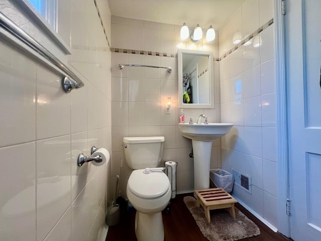 32 Beaver Hill Rd, Elmsford, NY 10523 - bathroom with tile walls and wood finished floors