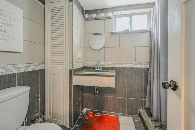 2 Janet Ln, Commack, NY 11725 - bathroom featuring tile walls and a closet