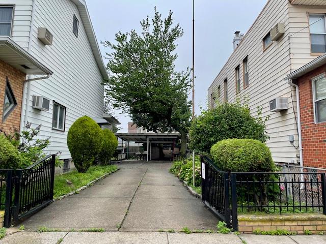 53-80 72nd Pl, Maspeth, NY 11378 - view of property's community