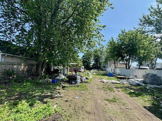 120 E 8th Rd, Broad Channel, NY 11693