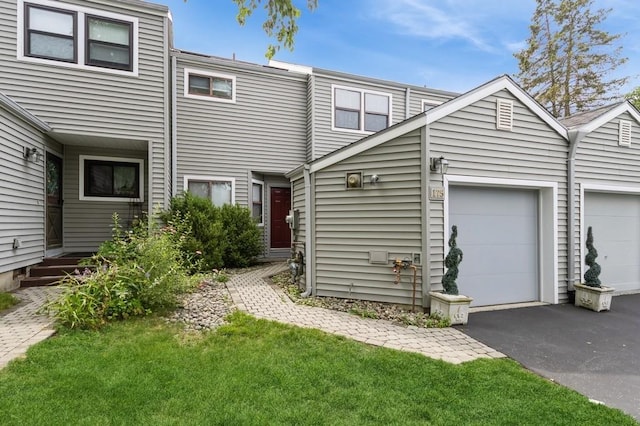 175 Horseshoe Cir, Ossining, NY 10562 - view of front of property featuring asphalt driveway and a front lawn