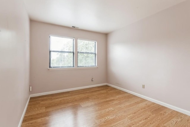 175 Horseshoe Cir, Ossining, NY 10562 - empty room with light wood-style flooring and baseboards