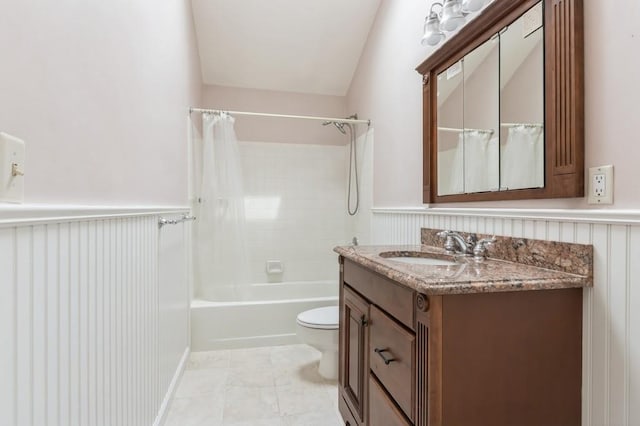 175 Horseshoe Cir, Ossining, NY 10562 - full bath with vanity, shower / bath combo, and wainscoting