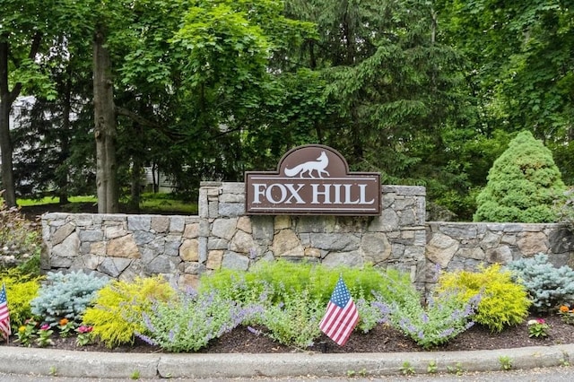 175 Horseshoe Cir, Ossining, NY 10562 - view of community / neighborhood sign