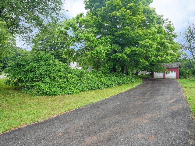 559 N Quaker Ln, Hyde Park, NY 12538 - photo 2