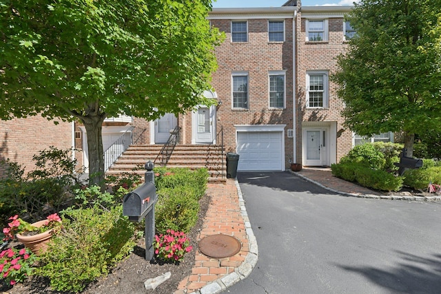 85 Marjorie Ct Unit 85, Manhasset, NY 11030 - photo 1