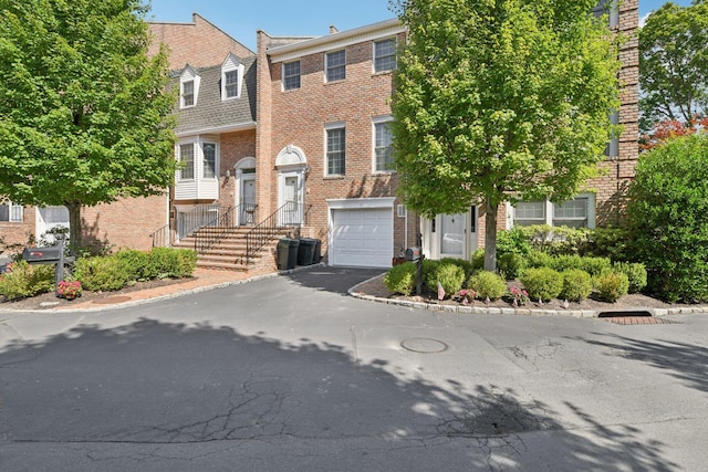 85 Marjorie Ct Unit 85, Manhasset, NY 11030 - photo 2