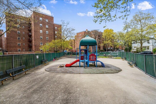 139-15 83rd Ave Unit 520, Briarwood, NY 11435 - view of communal playground