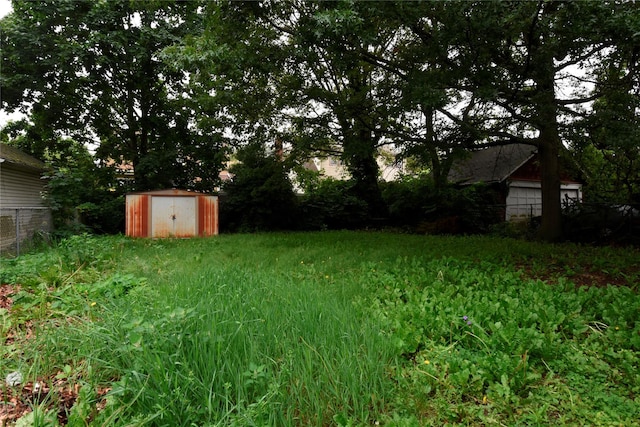 24 Parsons Dr, Hempstead, NY 11550 - view of yard featuring a storage shed