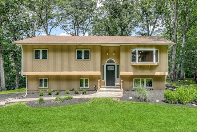 17 Onderdonk Rd, Suffern, NY 10901 - raised ranch featuring a front yard and a shingled roof