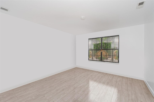 592 E 39th St, Brooklyn, NY 11203 - unfurnished room featuring light wood-style flooring and a smoke detector