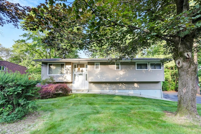5 Medford Pl, Nanuet, NY 10954 - split foyer home with a front lawn