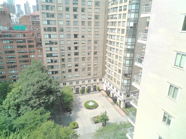 200 E 66th St Unit B1503, New York Manhattan, NY 10065 - view of property featuring a view of city