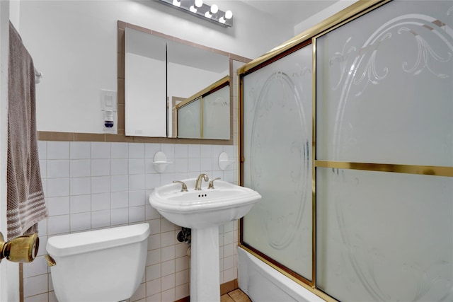 25 Elizabeth St Unit 1P, Farmingdale, NY 11735 - bathroom featuring tile walls and bath / shower combo with glass door