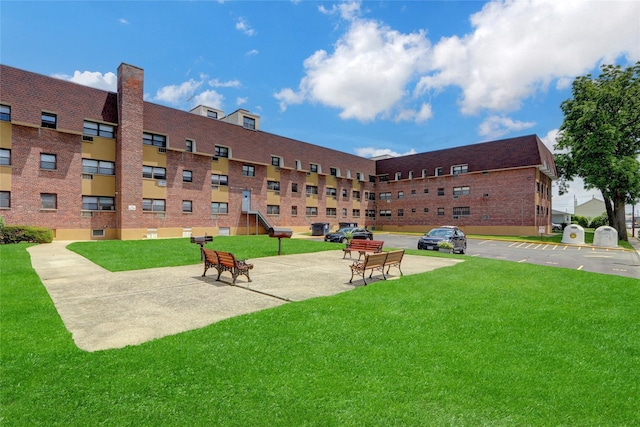 25 Elizabeth St Unit 1P, Farmingdale, NY 11735 - view of property's community featuring a yard and uncovered parking