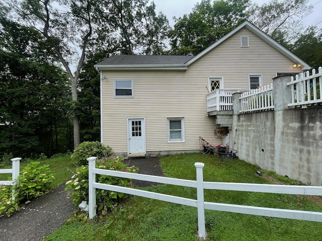 126 Tanglewylde Rd, Lake Peekskill, NY 10579 - rear view of house with a shingled roof