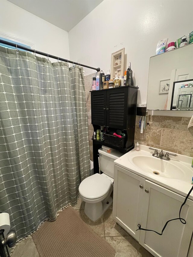 126 Tanglewylde Rd, Lake Peekskill, NY 10579 - full bath featuring vanity and curtained shower