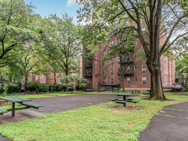 1425 Thieriot Ave Unit 2J, Bronx, NY 10460 - view of home's community