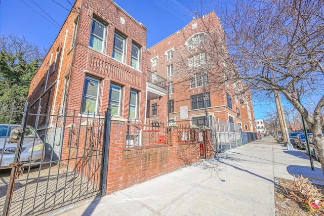 610 Sheffield Ave, Brooklyn, NY 11207 - view of property with a fenced front yard