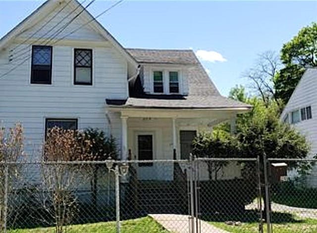 29 Fulton St, Monticello, NY 12701 - bungalow-style house with a fenced front yard, a gate, and covered porch