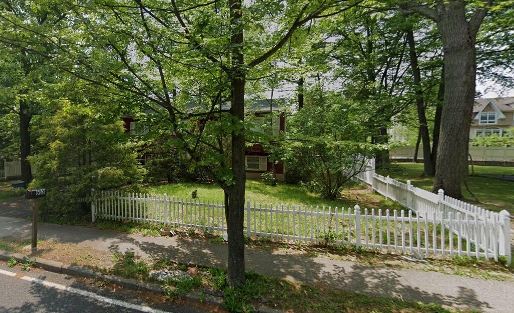 563 Union Rd, Spring Valley, NY 10977 - gate featuring a fenced front yard