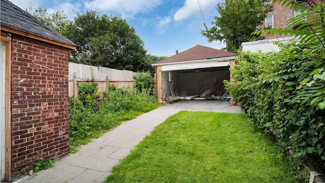 679 E 221st St, Bronx, NY 10467 - view of yard