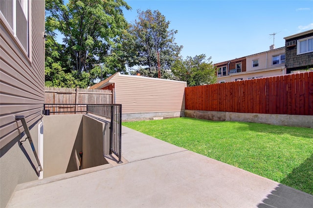89-25 127th St, Richmond Hill, NY 11418 - fenced backyard with a patio