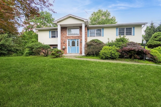 2 Demarest Rd, Chestnut Ridge, NY 10977 - split foyer home featuring a front lawn and brick siding