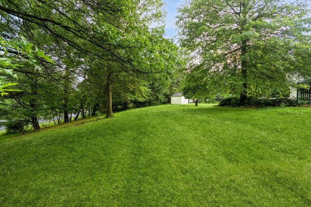 2 Demarest Rd, Chestnut Ridge, NY 10977 - view of grassy yard with a shed