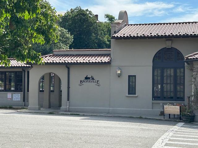 56 Pondfield Rd W Unit 4A, Bronxville, NY 10708 - view of building exterior