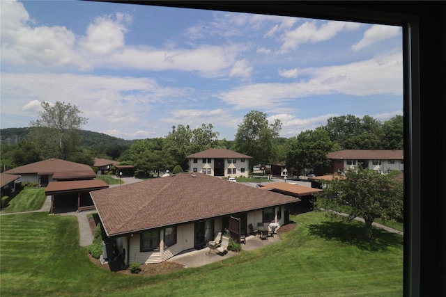 18 Hastings Ct Unit E, Yorktown Heights, NY 10598 - rear view of property featuring a patio, a yard, and a shingled roof