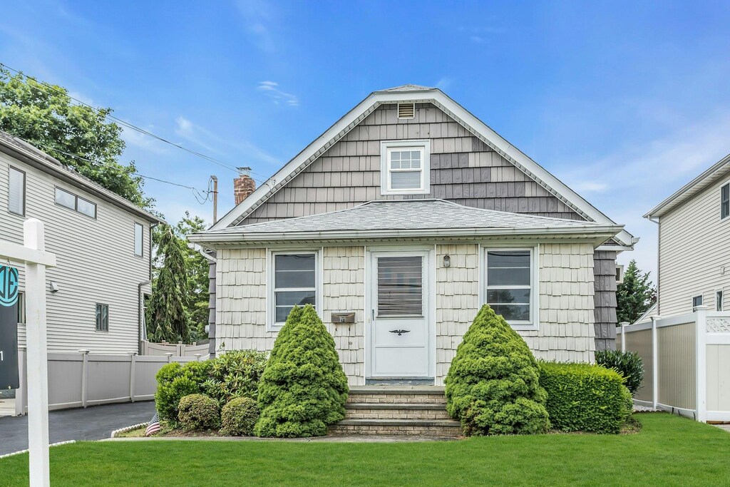 274 N Michigan Ave, Massapequa, NY 11758 - photo 1