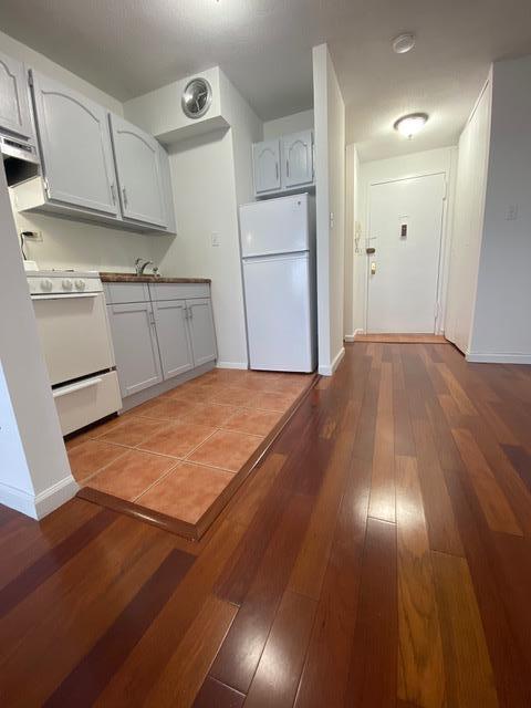 15038 Union Tpke Unit 3D, Kew Garden Hills, NY 11367 - kitchen with white appliances and hardwood / wood-style flooring