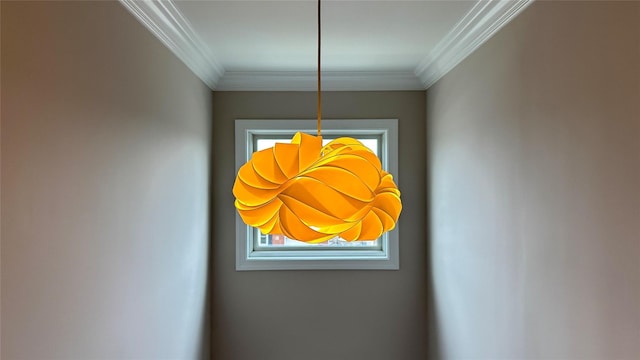 102 Surf Rd, Lindenhurst, NY 11757 - detailed view of ornamental molding