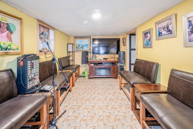 845 Kinsella St, Bronx, NY 10462 - view of living room