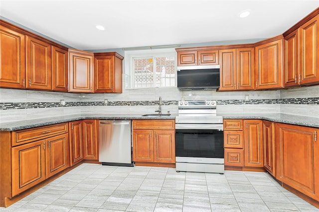 2471 Delanoy Ave, Bronx, NY 10469 - photo 27